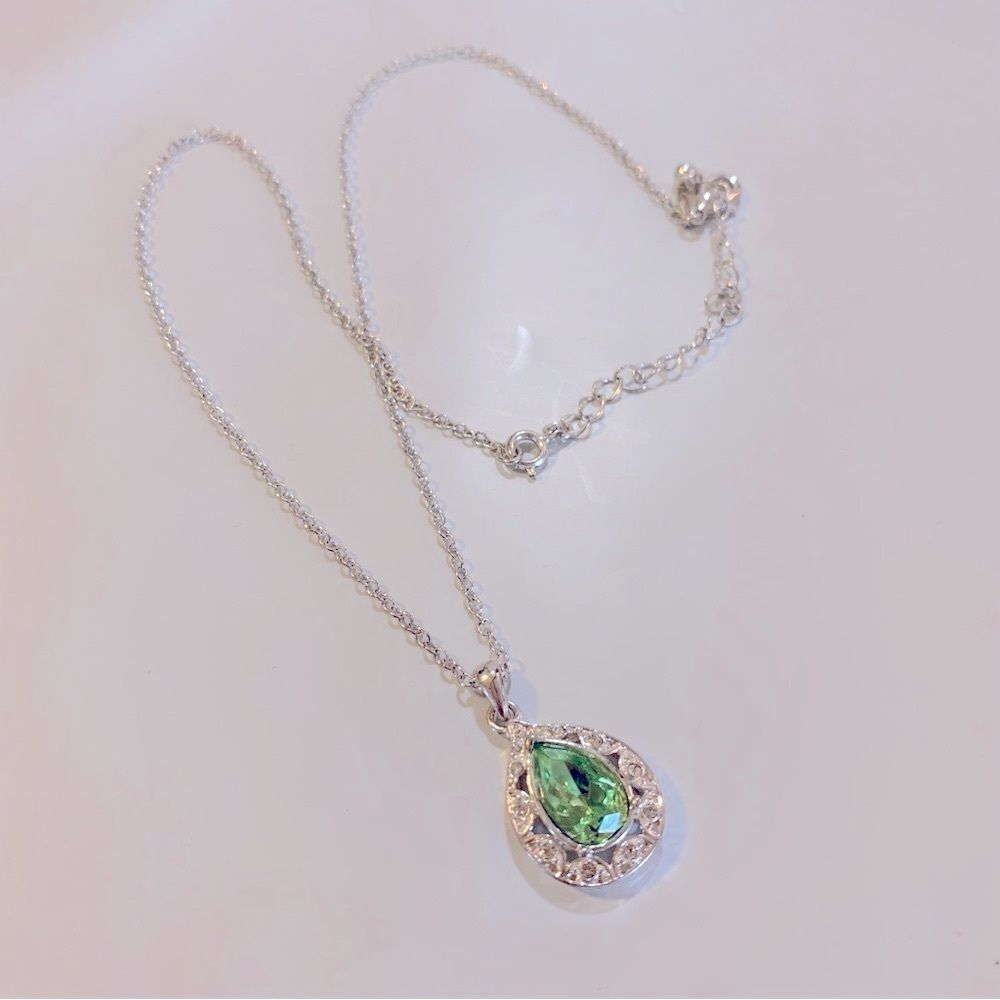 NRT Green Glass Pendant Necklace on Silver Tone Chain 15” w/ Extender 18”